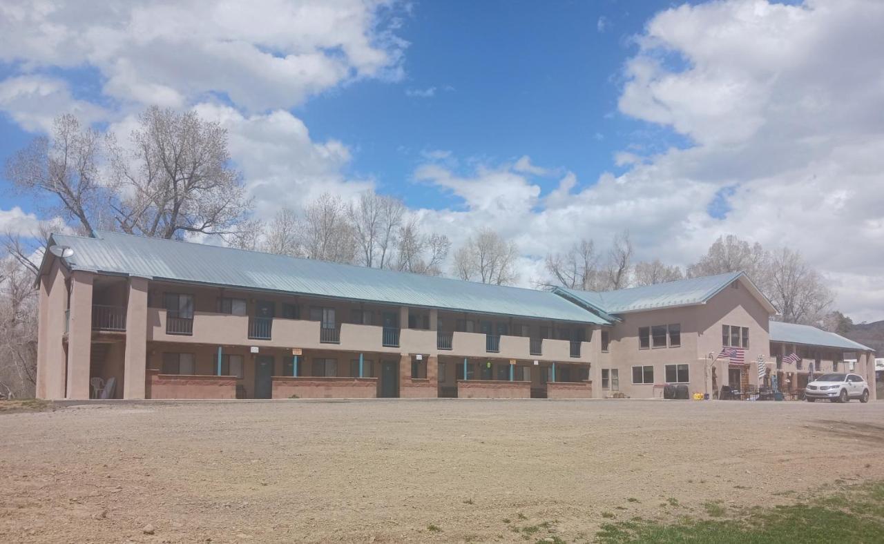 Down Home Lodge & Rv Park Chama Bagian luar foto